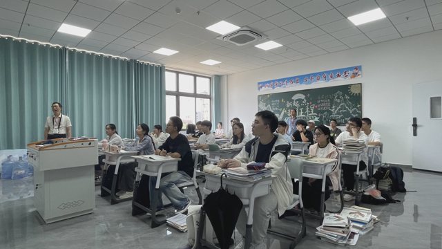 武汉襄五学校日常课堂实景
