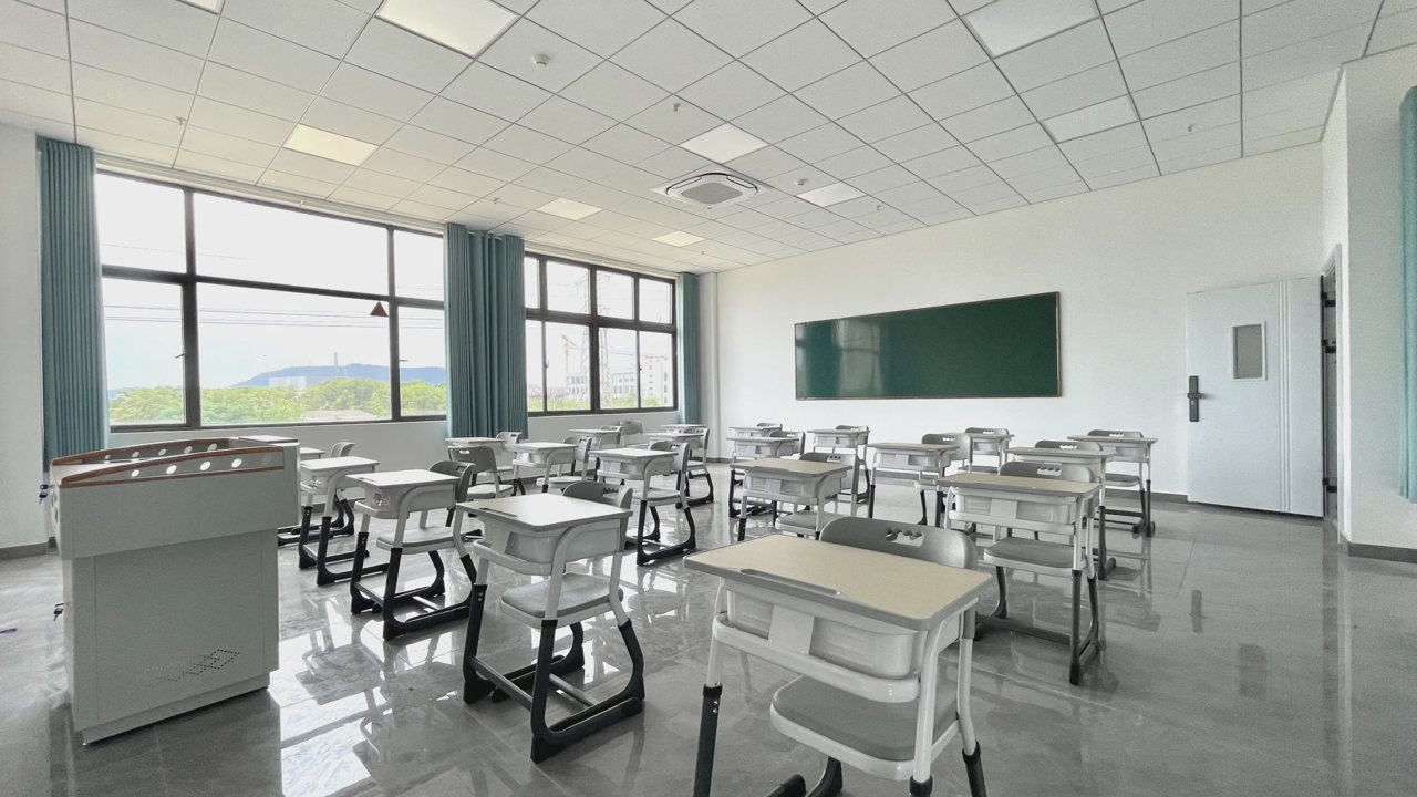 武汉襄五学校明亮标准教室实景