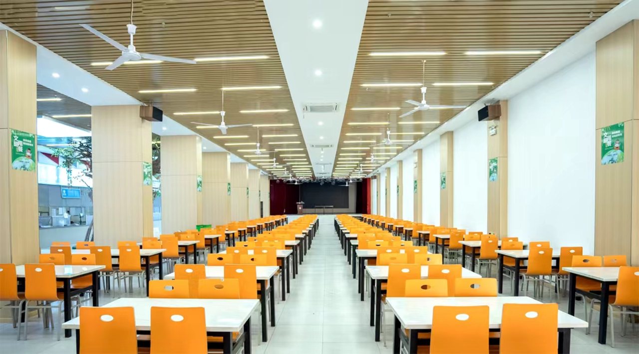 武汉襄武学校明亮食堂