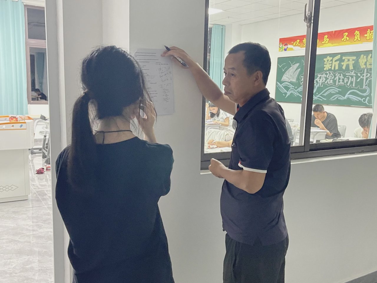 武汉襄五学校教师进行个别学习指导
