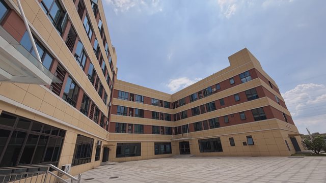 武汉襄五学校教学楼与校园空间实景