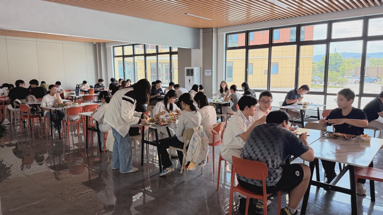 武汉襄五学校学生食堂日常用餐实景