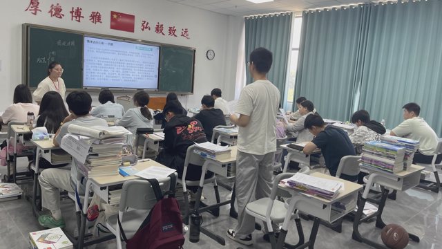 武汉襄五学校学生课堂提问与教师反馈实景