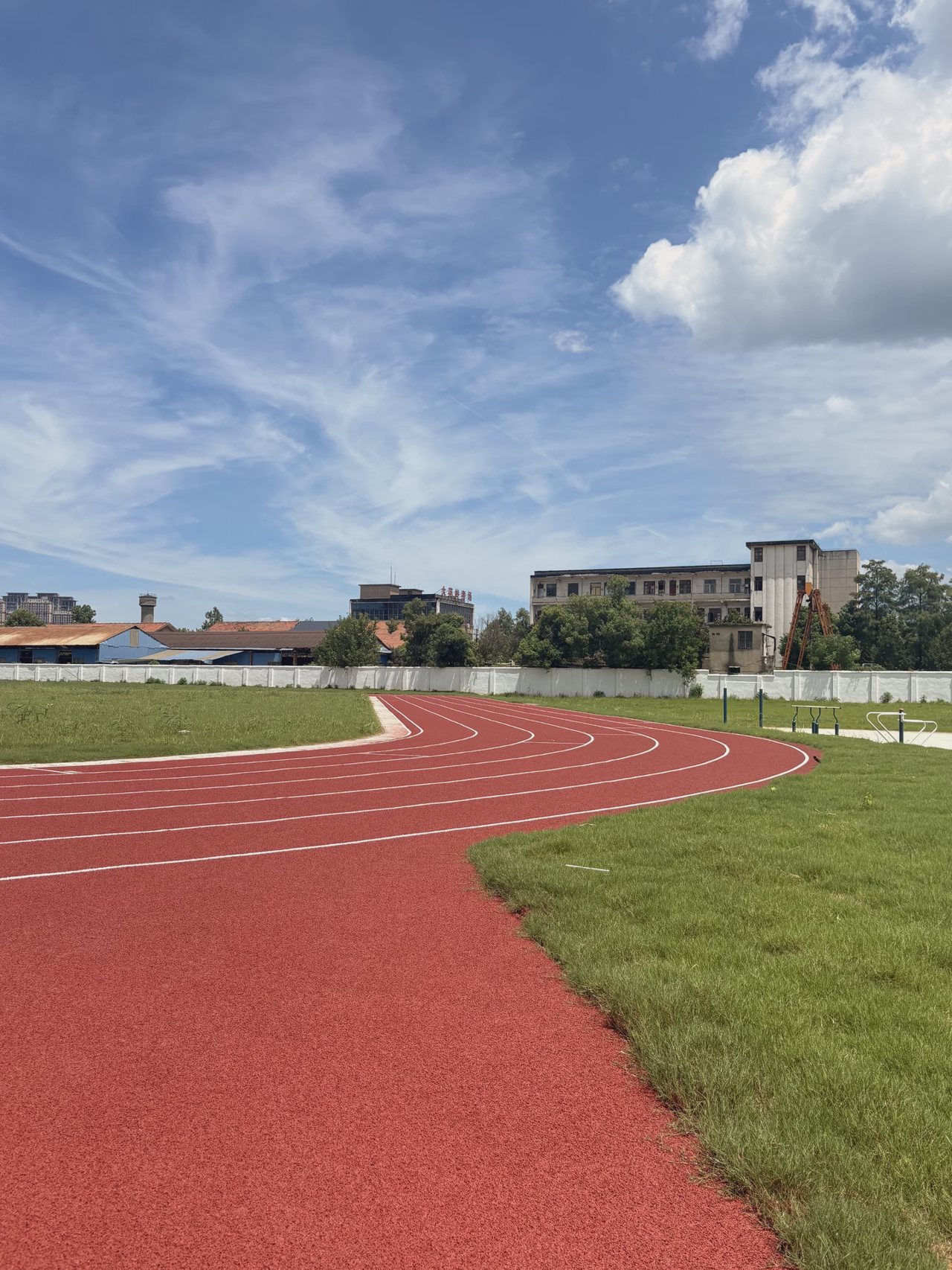 武汉襄五学校塑胶跑道实景