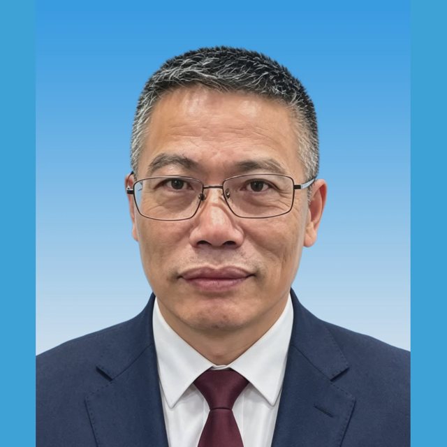 物理教师龚勇